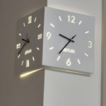 YAPOGI 로마 숫자 무소음 실내 코너 벽시계_4